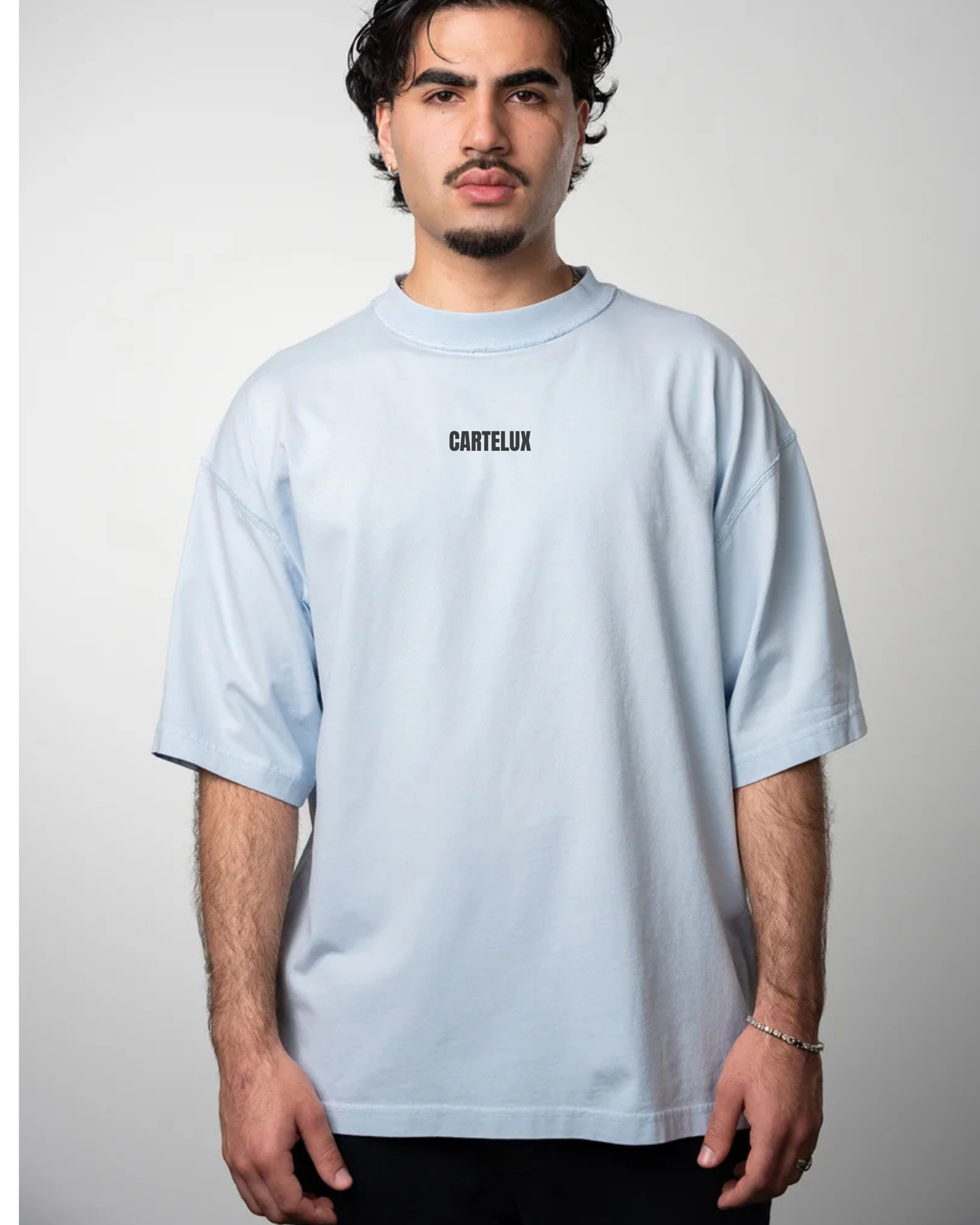 CAMISETA AZUL CLARO OVERSIZE